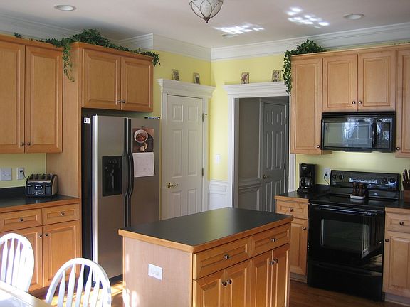 Kitchen with center island