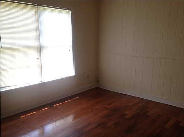 2nd image of 3052 Emogene St