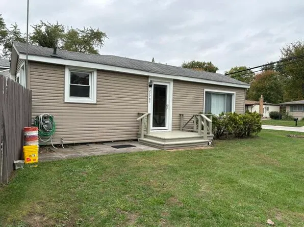 27705 Clarita St, Livonia, MI 48152