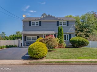132 Trafford St, Shrewsbury, NJ 07702