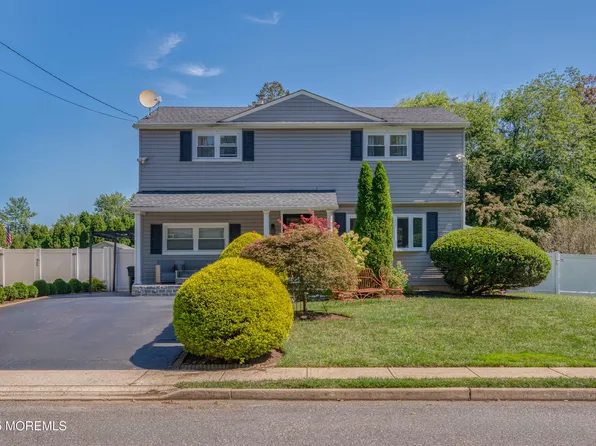 132 Trafford Street, Shrewsbury Boro, NJ 07702