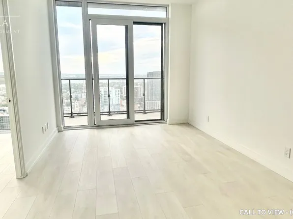 75 James St S #30, Hamilton, ON L8P 2Y9