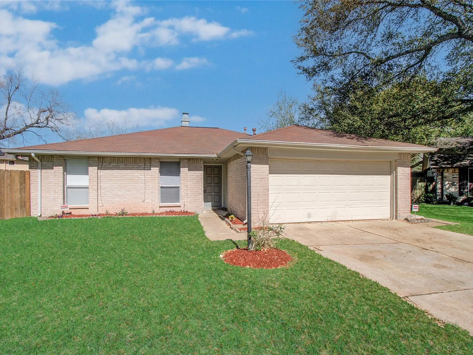 3 bed, 2.0 bath, 1469 sqft, $2,000 — Photo 1
