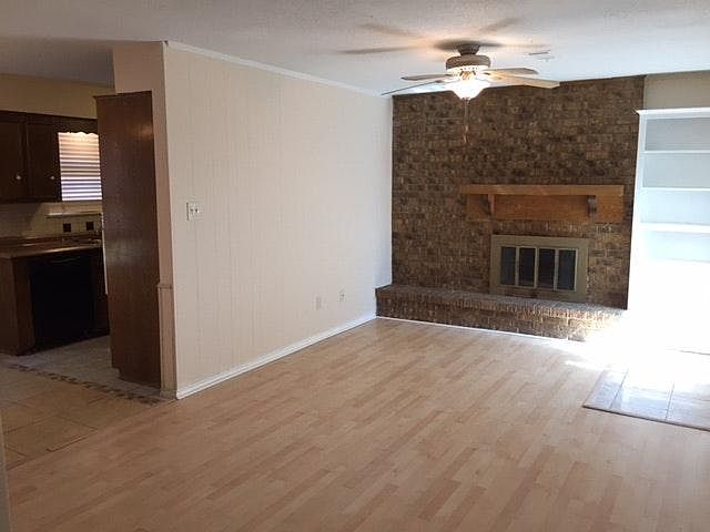 1st image of 306 Stoneybrook Dr