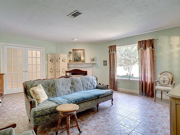 5th image of 801 Westcliff Dr