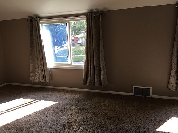 3rd image of 4660 W Crawford Ave