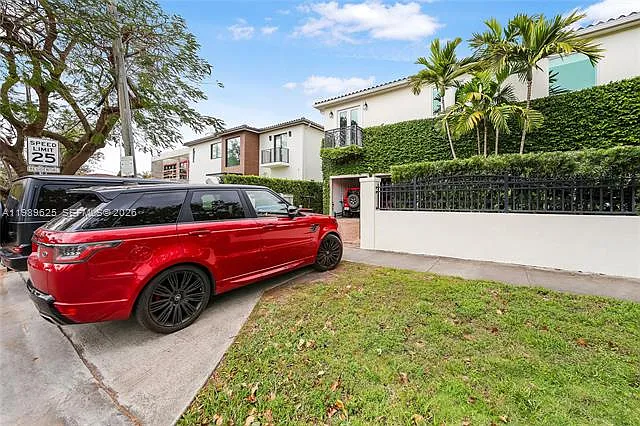 1898 S Miami Ave — Photo 48