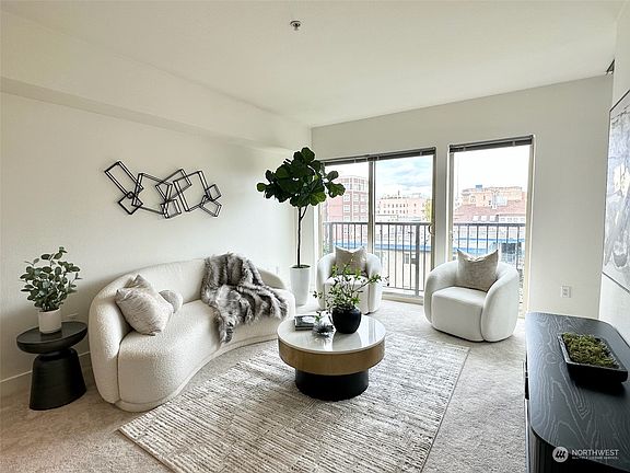 2nd image of 1620 Belmont #526