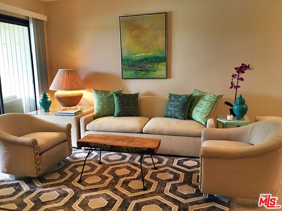 1st image of 2810 N Arcadia Ct #117