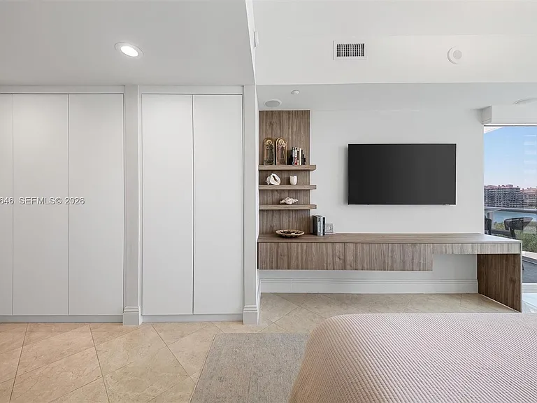 100 S Pointe Dr #702 — Photo 21