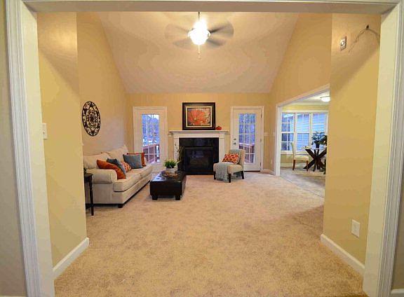 5th image of 221 Sedgefield Dr