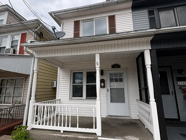 1347 W Spruce St — Photo 2