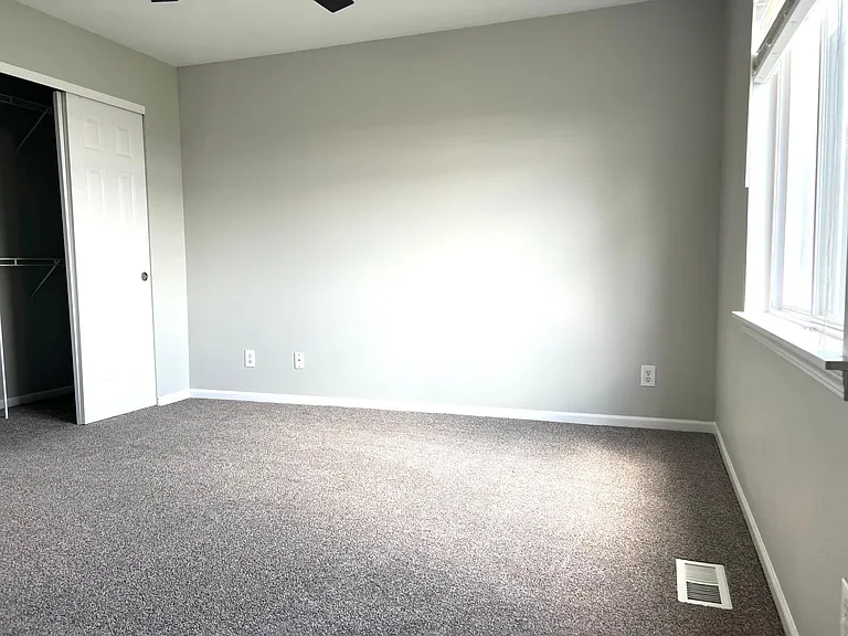 15301 Davidson St — Photo 9