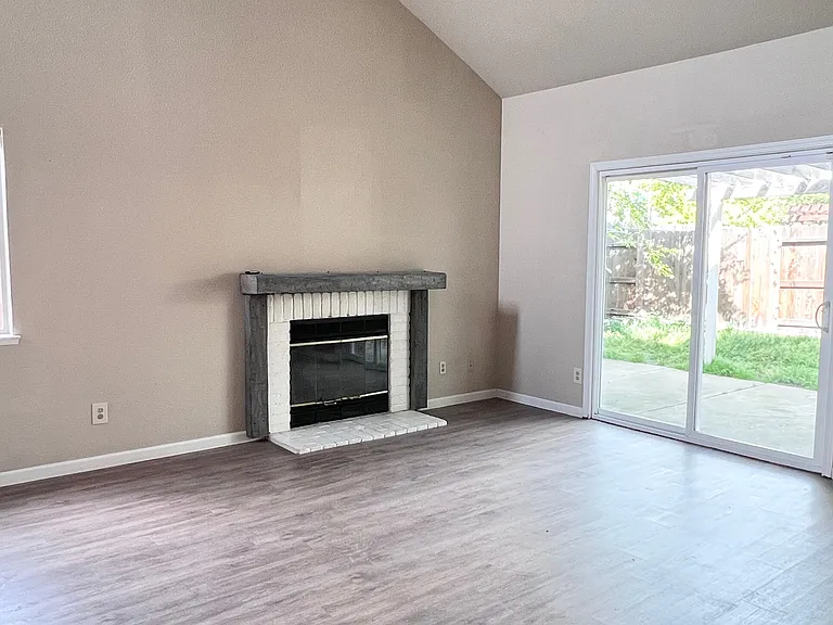 1001 Cirby Oaks Way — Photo 2