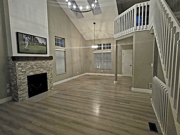 3rd image of 3446 Darby Glen Blvd