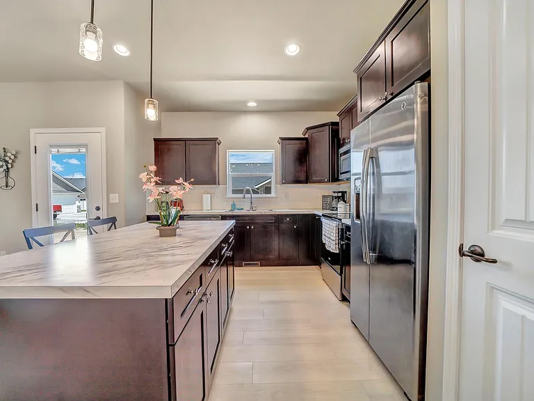 1142 White Birch Ave — Photo 25