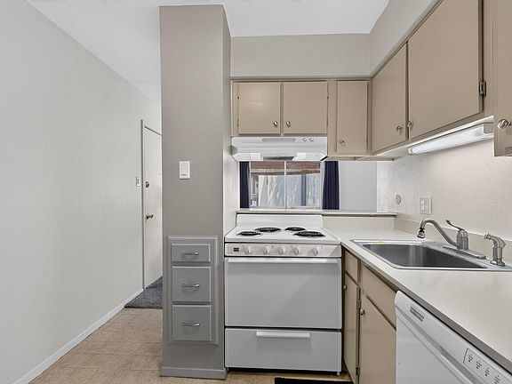 5th image of 1601 Pennsylvania St NE Unit I-16