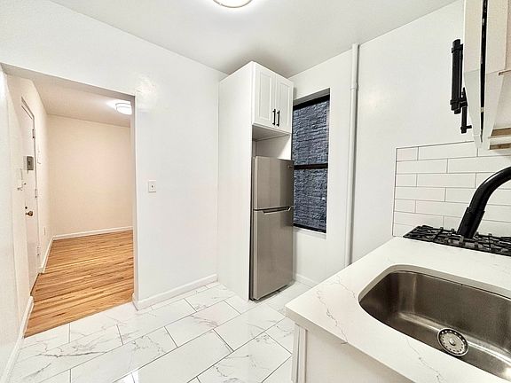 2nd image of 638 E 14th St APT 9