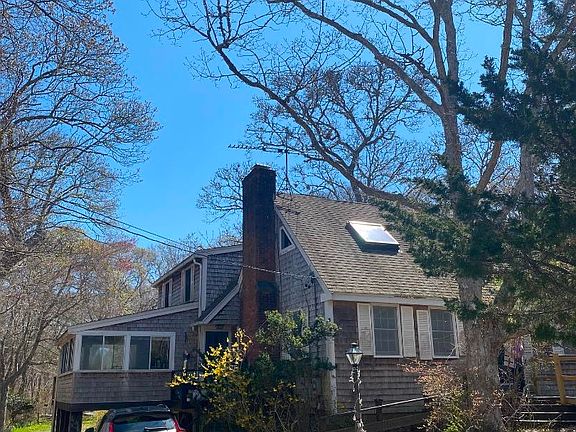3rd image of 318 Lamberts Cove Rd