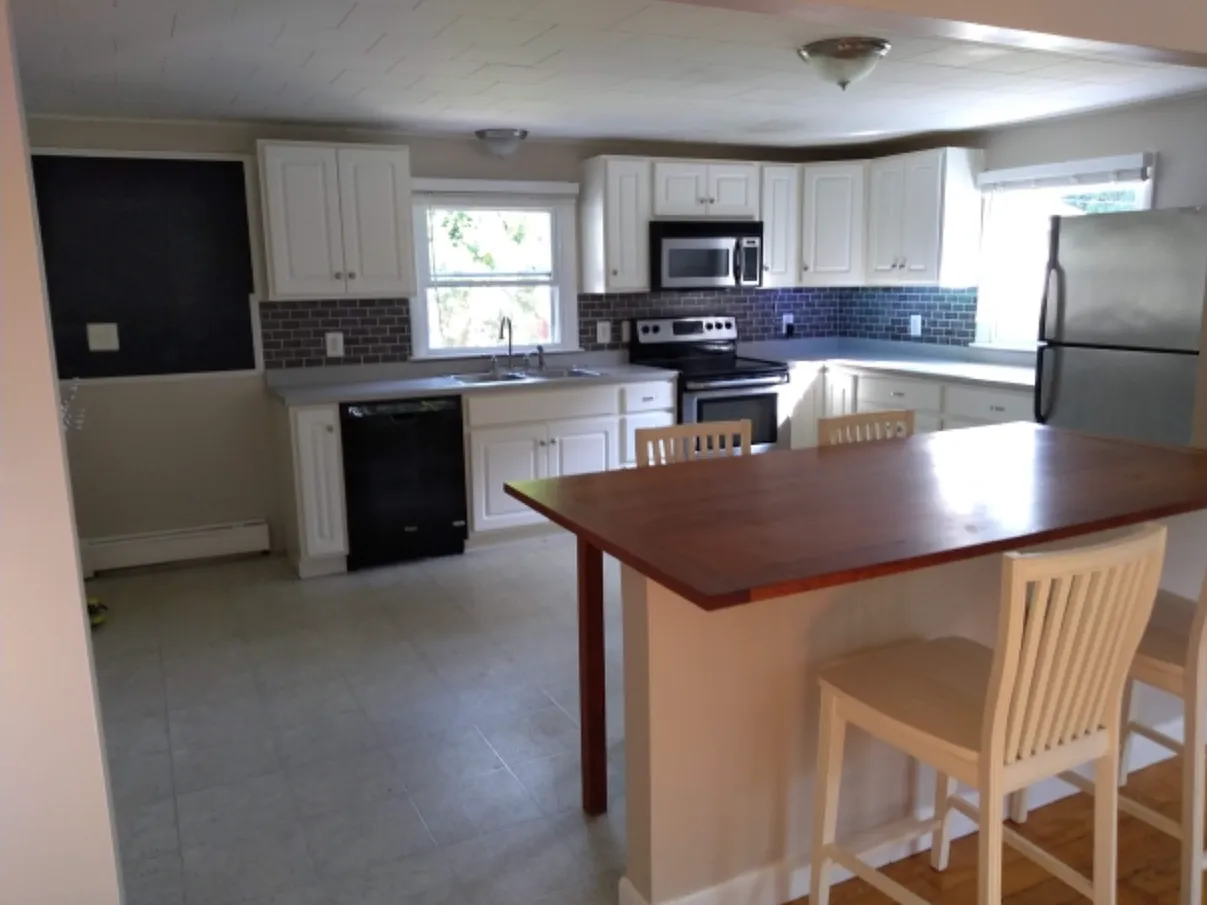 3 bed, 1008 sqft, $2,800 — Photo 3
