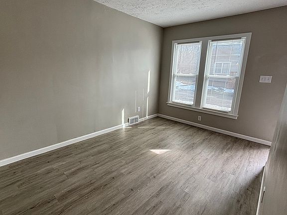 4th image of 10573 Main St #4