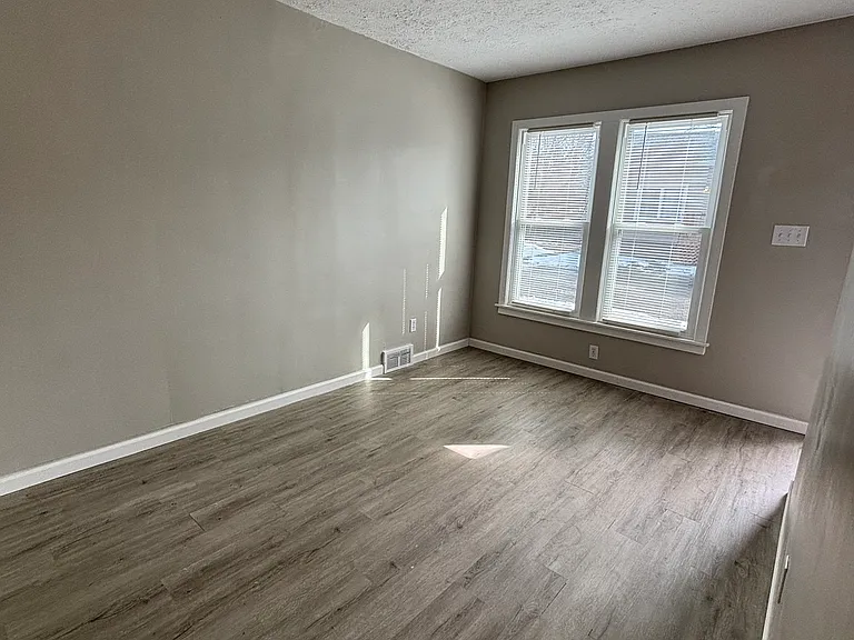 10573 Main St #4 — Photo 4