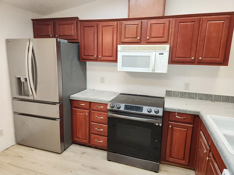 265 SE Port Ave — Photo 5