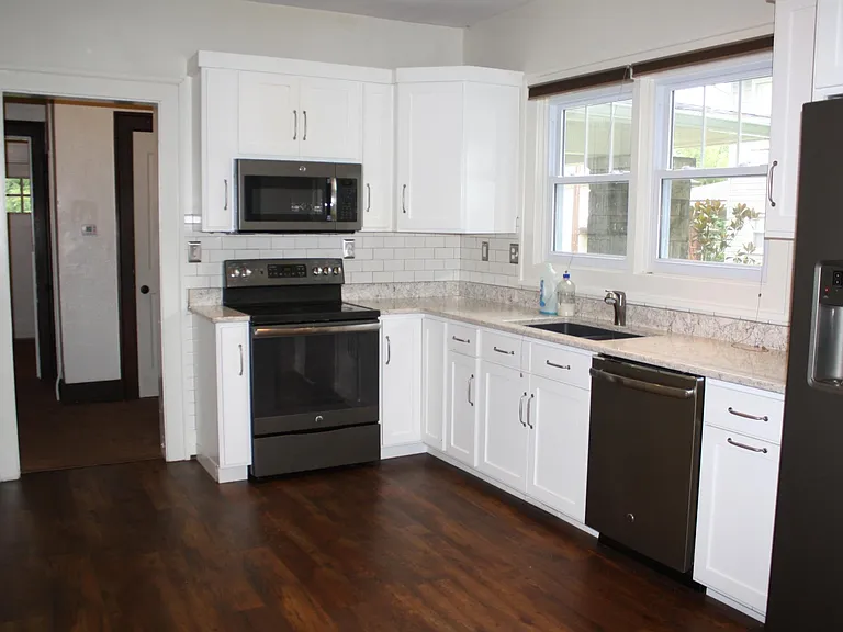 521 S Park Ave — Photo 8