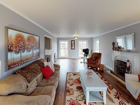 3rd image of 713 Highland Dr