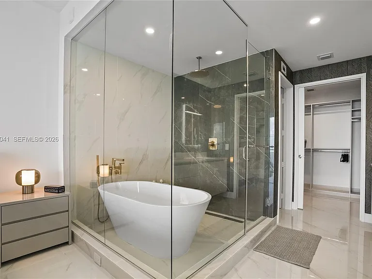 700 NE 24th St #3905 — Photo 14