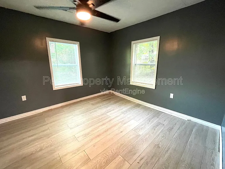 509 Stokes St — Photo 6