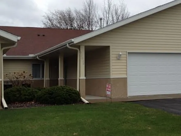 13038 Evergreen Dr, Lindstrom, MN 55045
