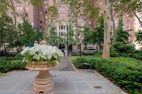 Rented by Compass | media 22