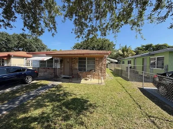 628 NW 3rd Ct, Hallandale, FL 33009