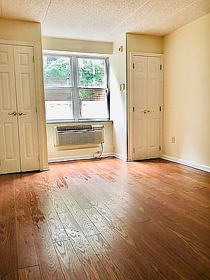 1st image of 999 Forest Ave APT 1B