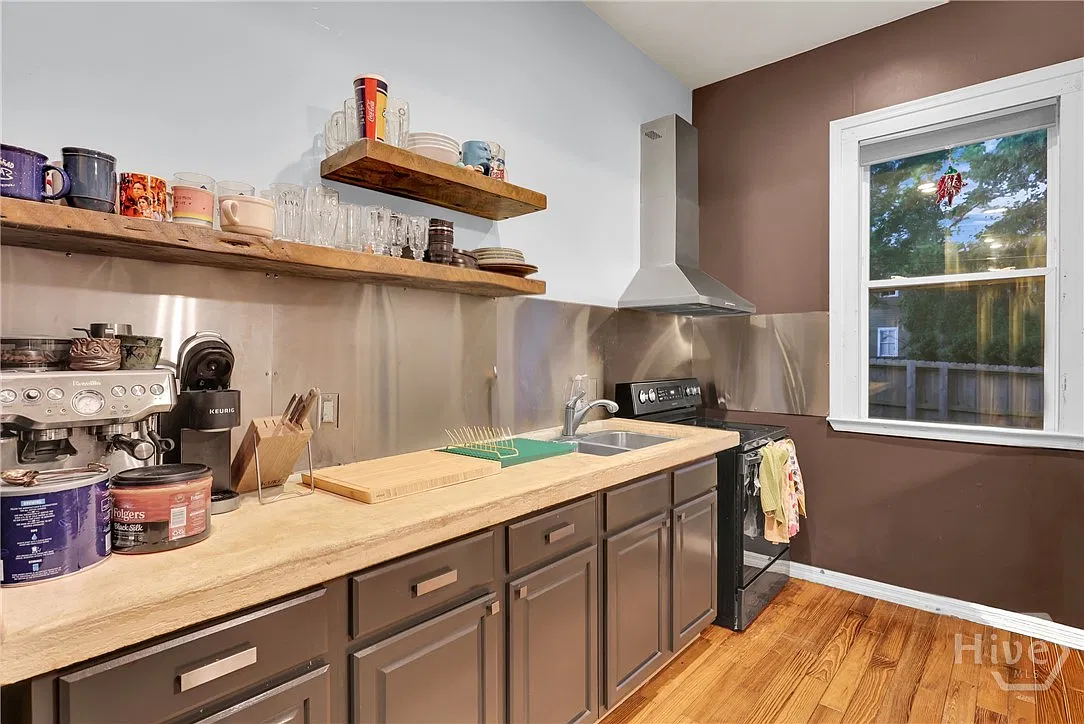 2 bed, 1.0 bath, 950 sqft, $2,300 — Photo 4