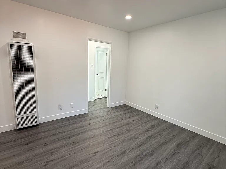 2435 E Fairmount St #5 — Photo 6