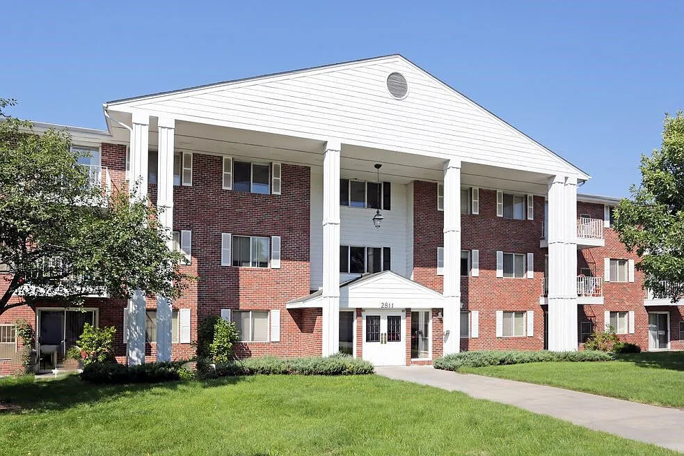 Colonial Heights — Photo 1