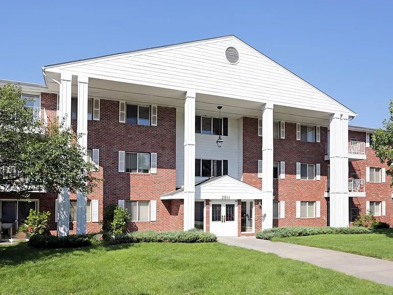 Colonial Heights — Photo 2