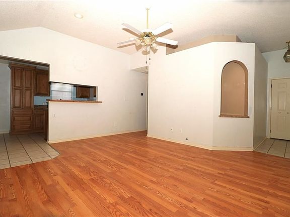 3rd image of 2613 Carrie Ln