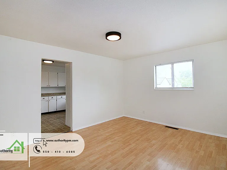1824 Heller Ln — Photo 5