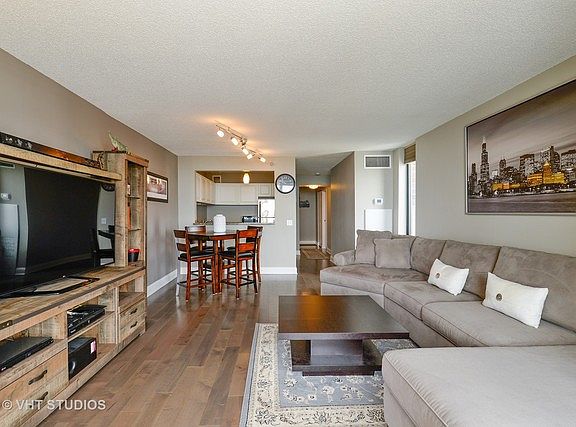 3rd image of 3660 N Lake Shore Dr APT 3006