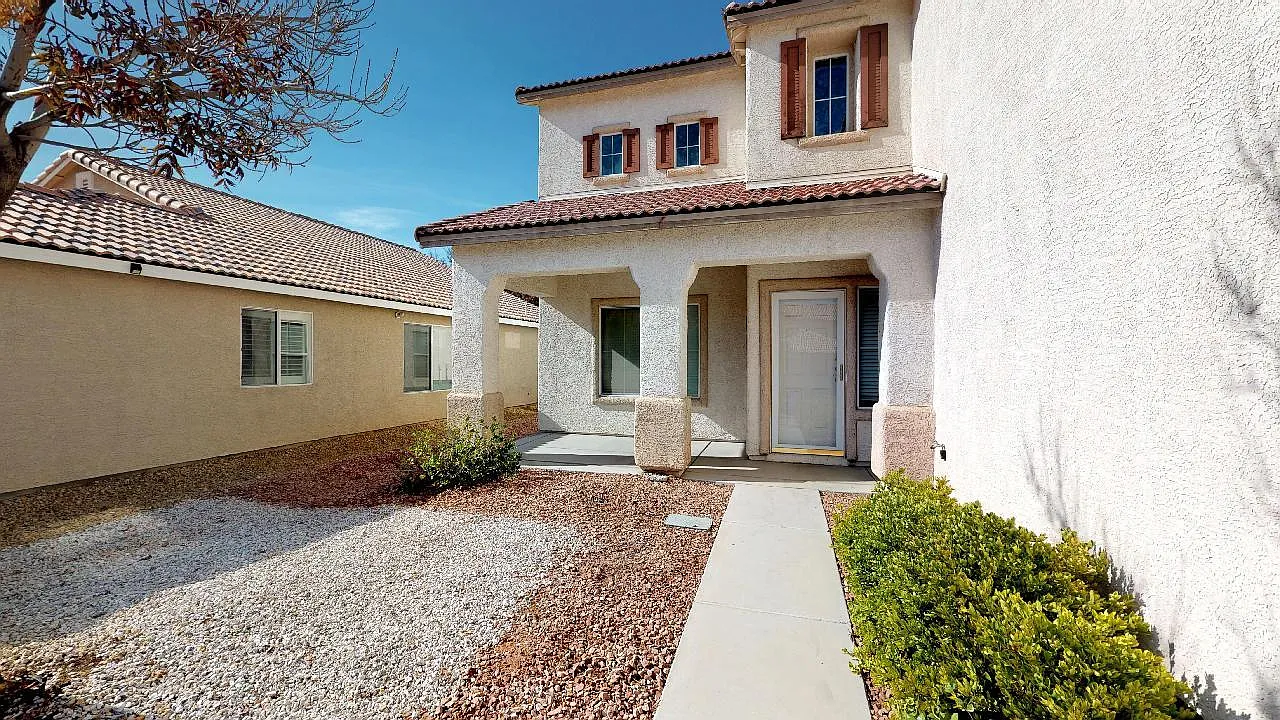 4 bed, 2877 sqft, $2,500 — Photo 4