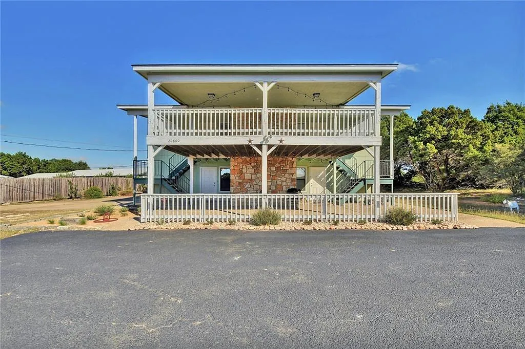 2 bed, 1.0 bath, 780 sqft, $1,100 — Photo 2