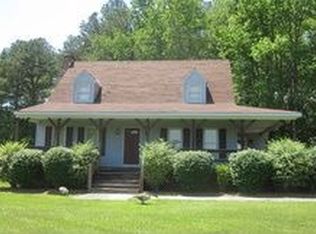 22521 E Cox Rd, Petersburg, VA 23803