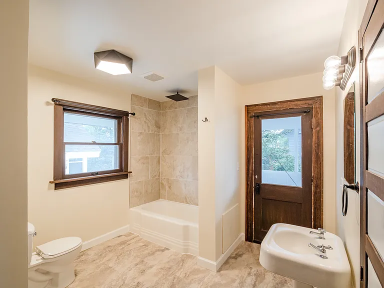 1246 N St SW — Photo 10