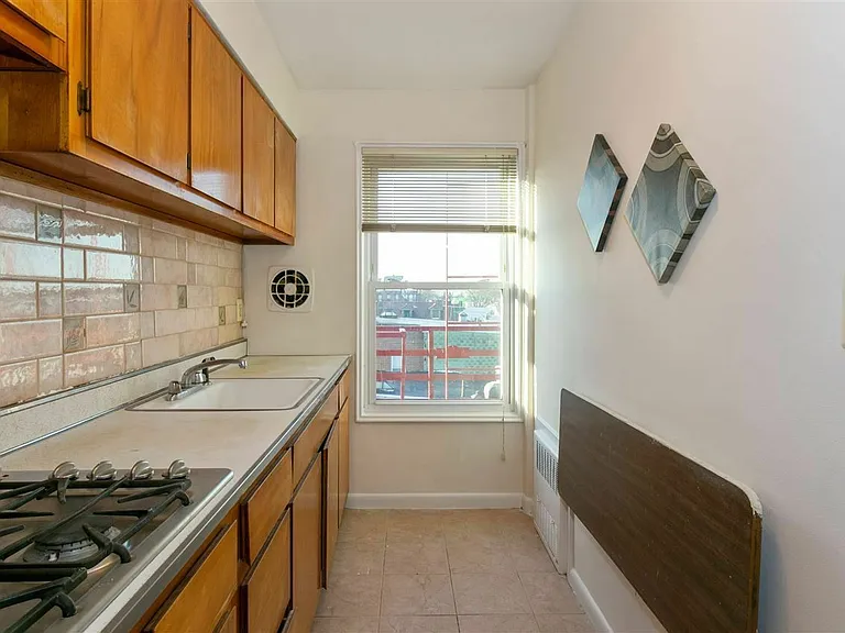 154 Bowers St #5A — Photo 4