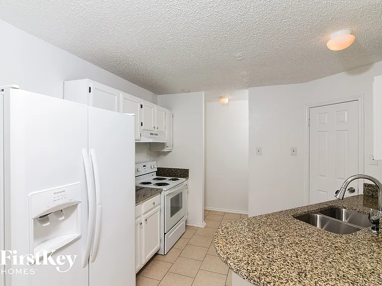 9419 Valley Bnd — Photo 6