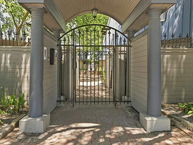2500 Steck Ave #7 — Photo 18