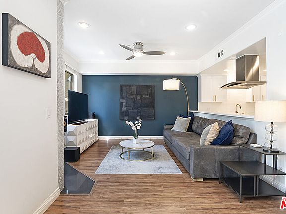 3rd image of 1426 N Laurel Ave APT 405